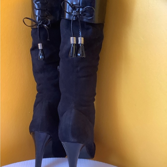 BCBGirls black synthetic with patent leather high heel tassel boots size 7.5 - Picture 7 of 9